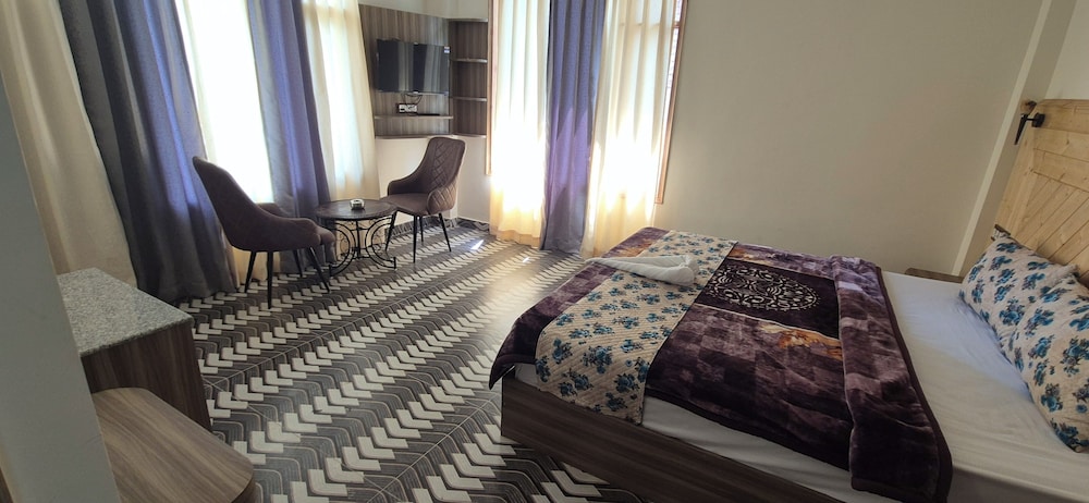 hotel j s villa