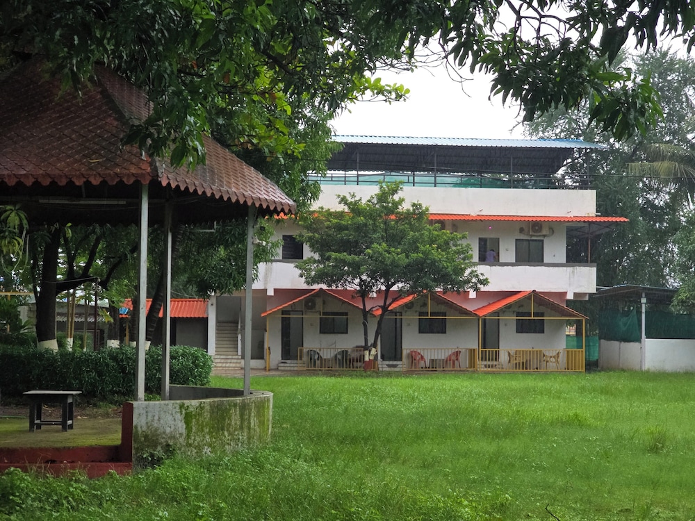 saaz resort and lawn