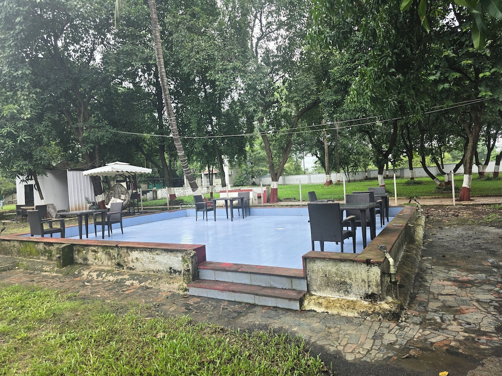 saaz resort and lawn