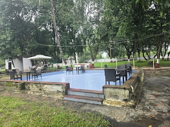 saaz resort and lawn