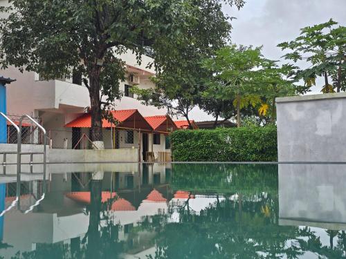 Saaz Resort And Lawn,,3 star