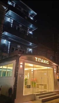 titanic residence 7 minute walk to the beach