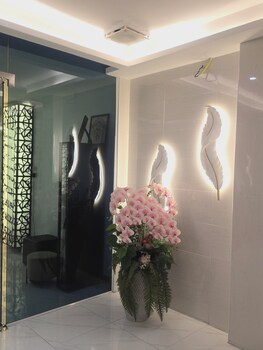 titanic residence 7 minute walk to the beach