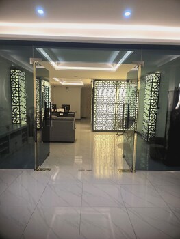 titanic residence 7 minute walk to the beach