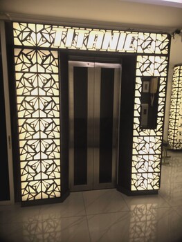 titanic residence 7 minute walk to the beach