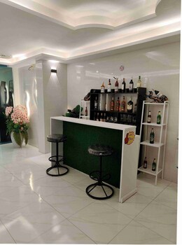 titanic residence 7 minute walk to the beach