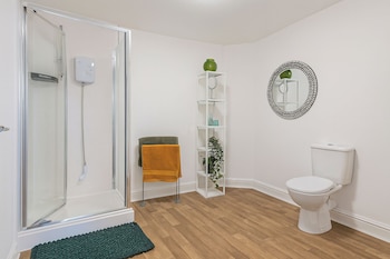 Glams Cozy City Apartment In Wolverhampton,,3 star