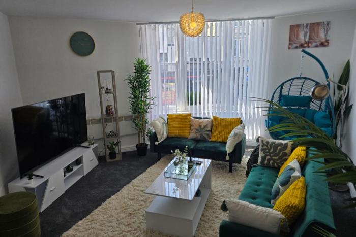 glams cozy city apartment in wolverhampton