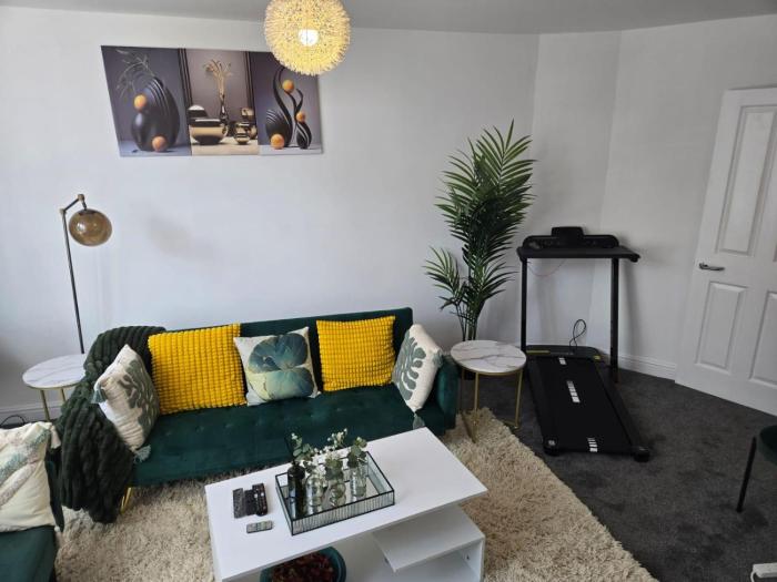 glams cozy city apartment in wolverhampton