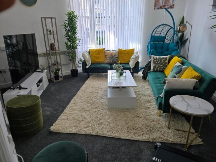 glams cozy city apartment in wolverhampton