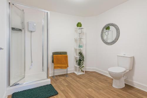 glams cozy city apartment in wolverhampton