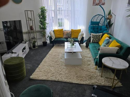 glams cozy city apartment in wolverhampton