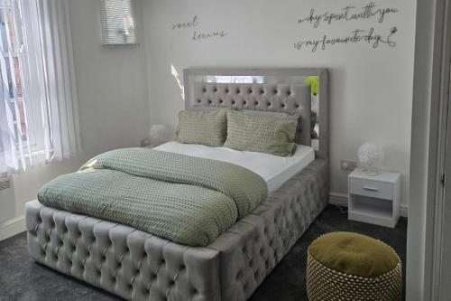 glams cozy city apartment in wolverhampton