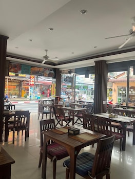 sk residence and restaurant patong