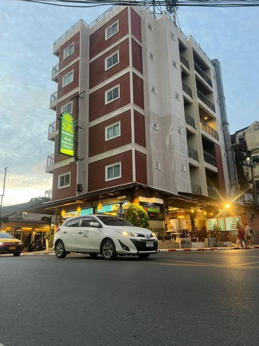 sk residence and restaurant patong
