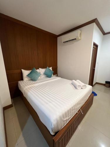 sk residence and restaurant patong