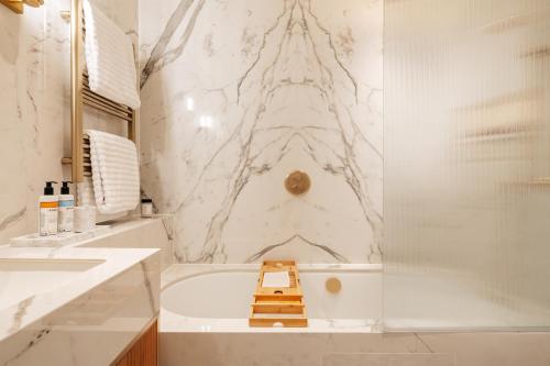 claridge house by slo