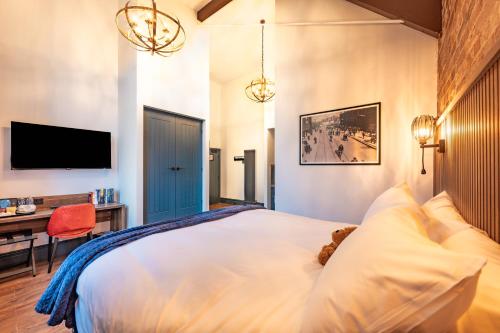 the old lyric hall st david aparthotel