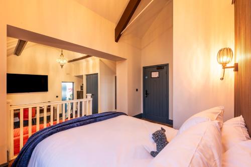 the old lyric hall st david aparthotel