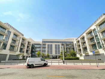 silkhaus canal front residence