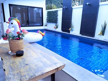 hunter hide pool villa