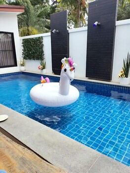 hunter hide pool villa