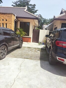 hunter hide pool villa