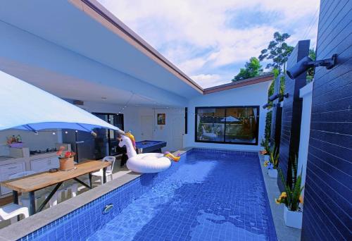 hunter hide pool villa