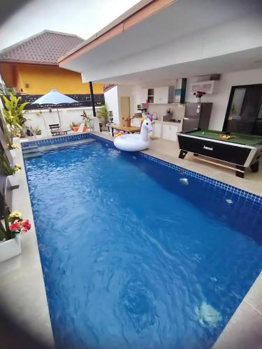 hunter hide pool villa