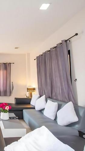 hunter hide pool villa