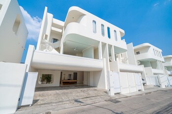 Pool Villa With Slide Karaoke Kitchen,,3 star