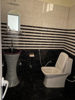 harika palace hidden awayfrom city chaos