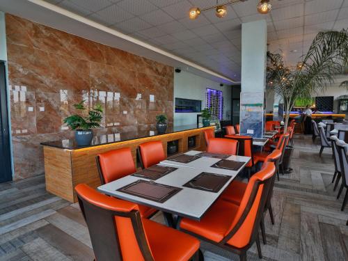 38 on boulders hotel