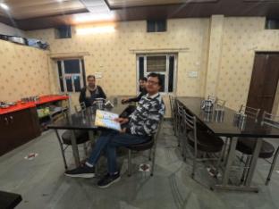 hotel aapno shyam and restaurant