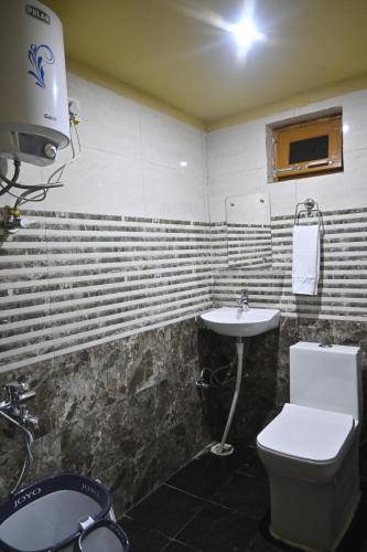 the wild planet treehouses and cottages