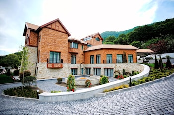 hill chalet hotel and resort