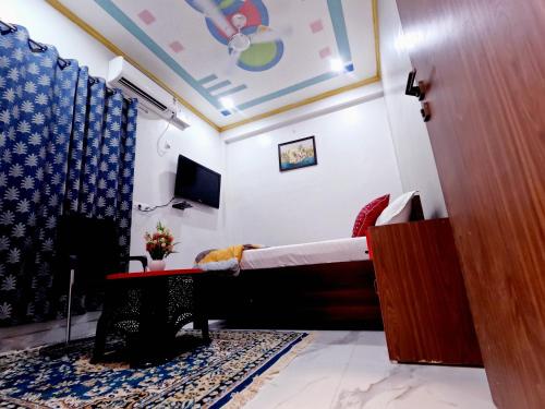 Hare Rama Palace,,3 star