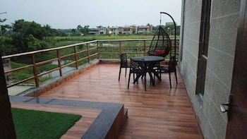 aqua golf villa vedic village