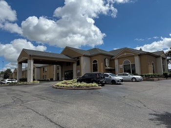 Hometown Place Olive Branch,11064 Business Center Dr,3 star