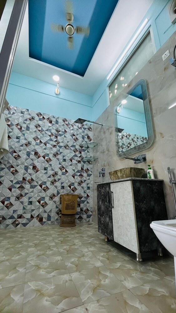 gobravo 48 2bhk farm with pool noida