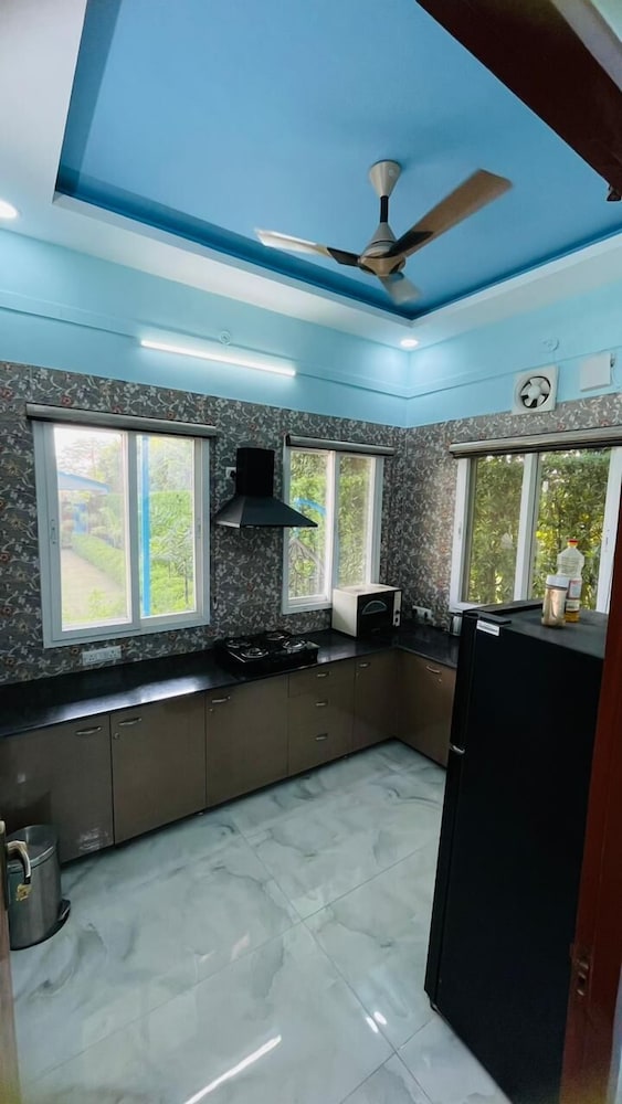 gobravo 48 2bhk farm with pool noida