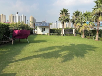 gobravo 48 2bhk farm with pool noida