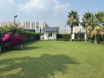 gobravo 48 2bhk farm with pool noida