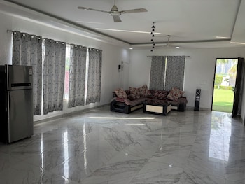 Gobravo 48-2Bhk Farm With Pool Noida,,2 star