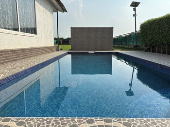 gobravo 48 2bhk farm with pool noida