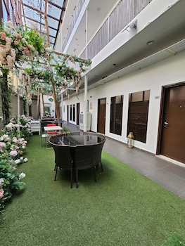 v garden hotel by minsu
