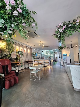 v garden hotel by minsu