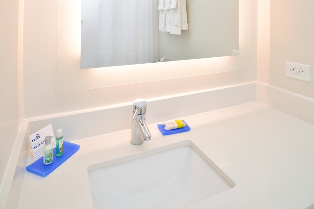 holiday inn express new orleans arts district by ihg