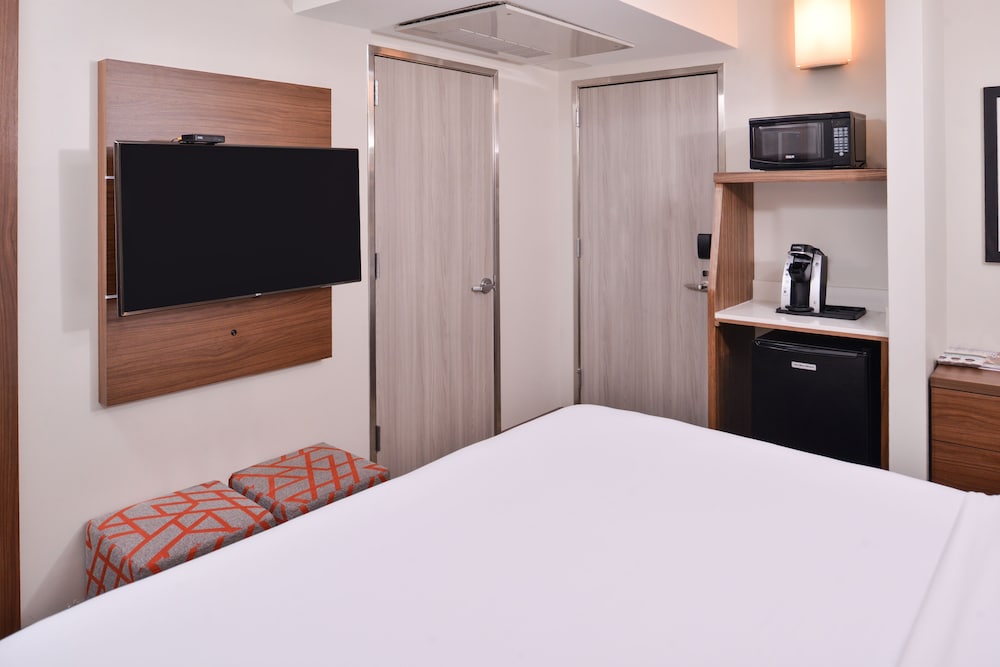 holiday inn express new orleans arts district by ihg