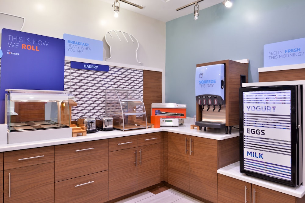holiday inn express new orleans arts district by ihg